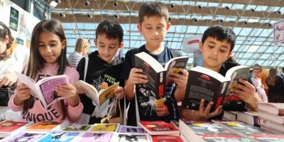 12. Antalya Kitap Fuarı dolu dolu geçiyor