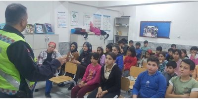 Jandarmadan çocuklara trafik eğitimi