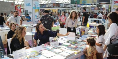 Antalya Kitap Fuarı'nın 5'inci gününde ziyaretçi rekoru