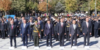 Burdur'da çelenk sunum töreni