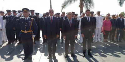 Kaş'ta Atatürk Anıtı'na çelenk