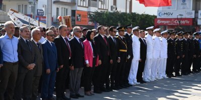 Demre'de Cumhuriyet Bayramı çelenk töreniyle başladı