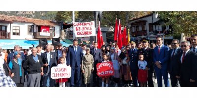 Cumhuriyet Bayramı Kaş'ta coşkuyla kutlandı