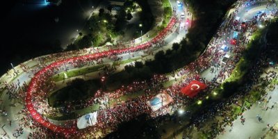 Antalya'da 29 Ekim coşkusu; binlerce kişi fener alayında buluştu