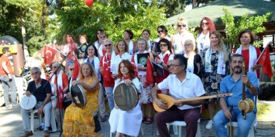 Sitede türkülü şenlik