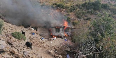 Tek katlı ev kül oldu