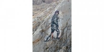 Atatürk ve Türk bayrağını kayaya işledi