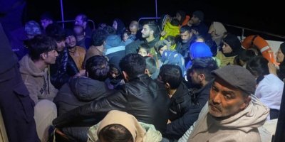 Datça'da 1 Türk vatandaşı ile 104 kaçak göçmen kurtarıldı