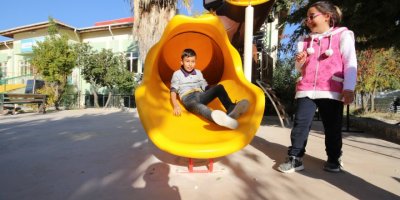 Kaş Belediyesi'nden çocuk oyun parkları