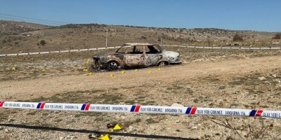 Yanmış otomobildeki 2 cesetle ilgili 3 şüpheli adliyede