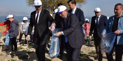Eğirdir Gölü'nde çevre temizliği