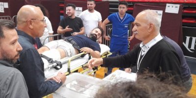 Oy kullanmaya sedyede geldi