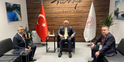 Başkan Böcek, WTM Londra Turizm Fuarında Antalya'yı tanıtıyor