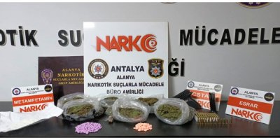 Otomobilde uyuşturucu ve tabanca bulundu