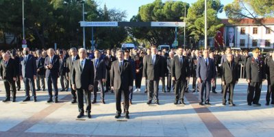 Muğla Ata'sını Cumhuriyet Meydanı'ndaki törenle andı