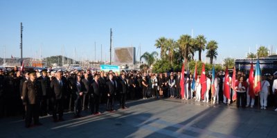 Bodrum'da Ata'sını andı, ilçede hayat 2 dakikalığına durdu