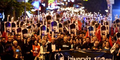 Antalya'da geceyi meşaleler aydınlattı