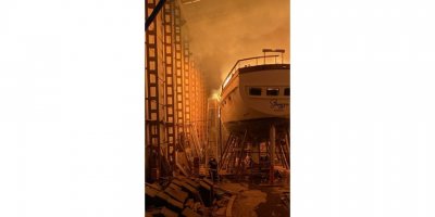 Bodrum'da tersanedeki ahşap tekne alev alev yandı