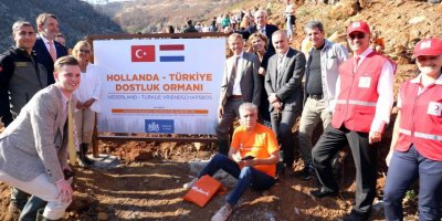 Türkiye-Hollanda iş birliğiyle ağaçlar toprakla buluştu