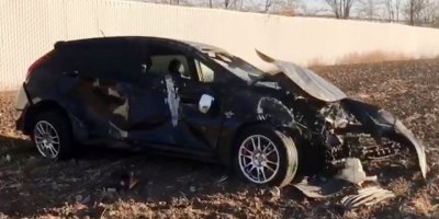 Otomobil traktöre çarptı; 2 Rus yaralandı