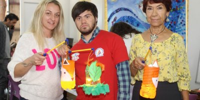 Özel bireyler yaptıkları fenerlerle yürüdü