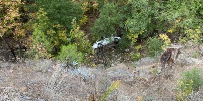 Otomobil uçurumdan yuvarlandı; 1 ölü, 1 yaralı