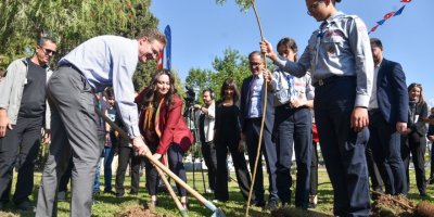 'Gezegen için' fidan diktiler