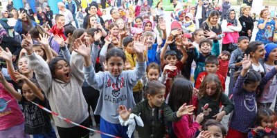 Döşemealtılı çocuklar şenlikte eğlendi