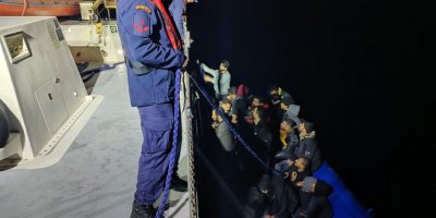 Bodrum'da Yunanistan'ın ittiği 6 kaçak göçmen kurtarıldı