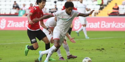 Antalyaspor'da 10 numara giyen bekleneni veremiyor