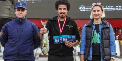 İstilacı balon balığını avlamak için yarıştılar