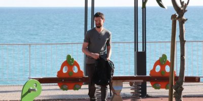 Turistin unuttuğu çanta polisi alarma geçirdi