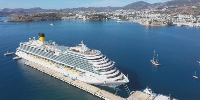 Bodrum'a sezonun son yolcu gemisi geldi