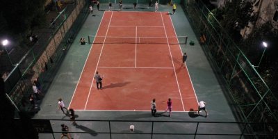 Kaş Belediyesi'nin tenis kurslarına büyük ilgi