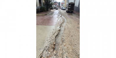 Antalya'da kuvvetli yağmur; deniz kahverengi oldu (2)