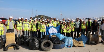 Balıkçı Barınağı'nda 200 kilo atık toplandı