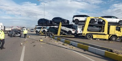 TIR ile otomobil çarpıştı