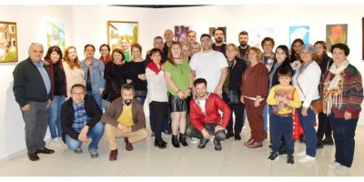 Fırçadan dökülen renkler sergide