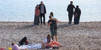 Antalya'da aralık ayında sahil keyfi