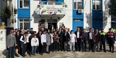 Finike'de duygulandıran Engelliler Günü programı