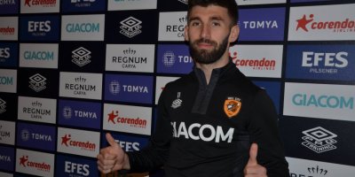 Hull Cityli Milli futbolcu Doğukan Sinik: Takım arkadaşlarım Türkiye'de kamp yapmaktan dolayı mutlu