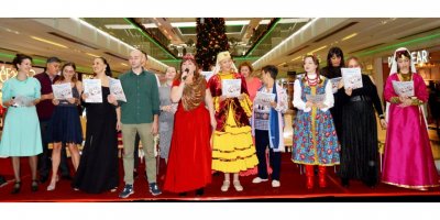 AVM dünya şarkılarıyla çınladı