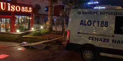 Kaldırımda yürürken, düşüp öldü