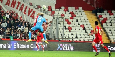 Antalyaspor, hazırlık maçında Napoli'ye 3-2 kaybetti