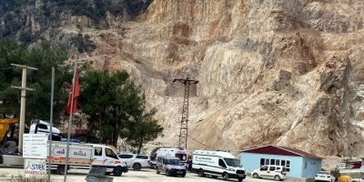 Toprak kaymasında 250 metre yükseklikten yuvarlanan kepçenin operatörü öldü