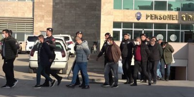 Polis ve bekçilerin de olduğu suç örgütünün 21 şüphelisi adliyede