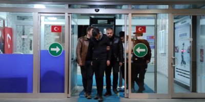 Hırsızlık şüphelileri kameraya yakalandı