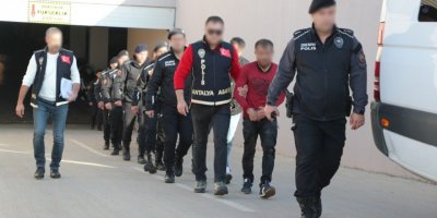 Polisten 'aranan' operasyonu; 74 gözaltı