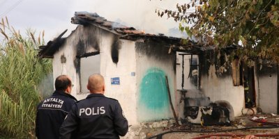 Madde bağımlılarının kaldığı evde yangın