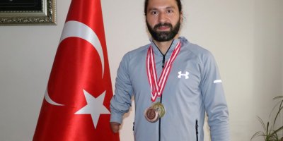Engelli yüzücü Türkiye birincisi oldu